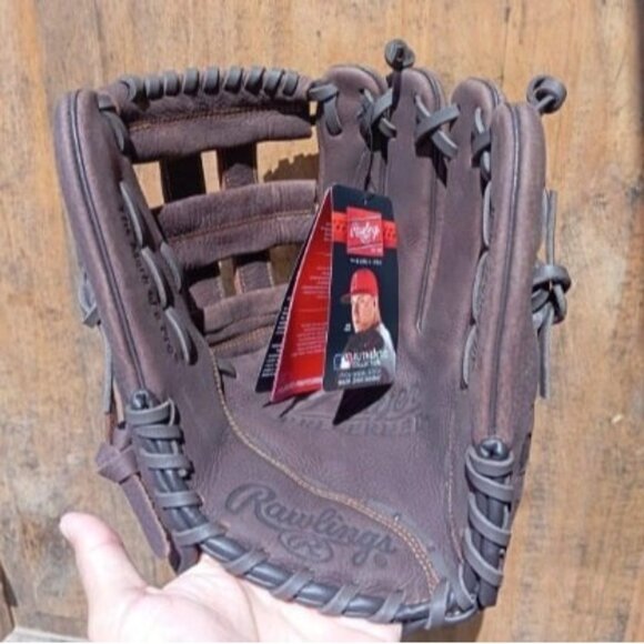 Baseball/Slowpitch Softball Gloves - Picture 1 of 2